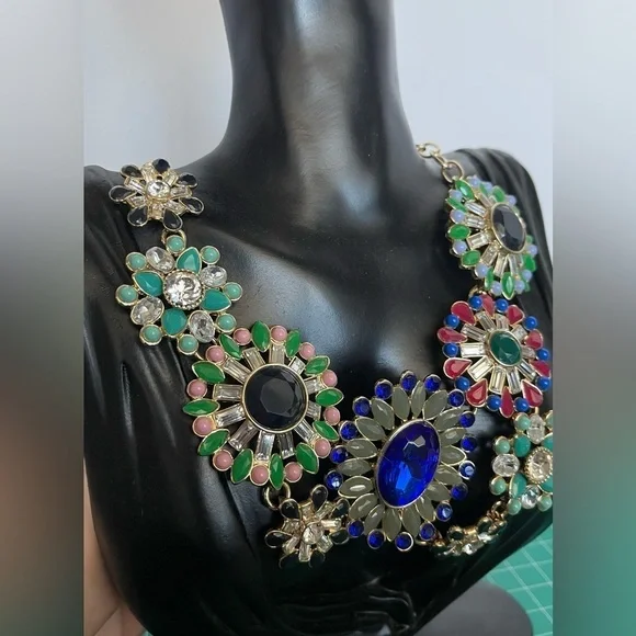 J crew flower statement crystal rhinestone necklace - Picture 2 of 7